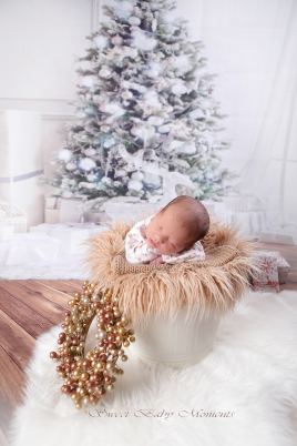 коледна фотосесия на новородено бебе