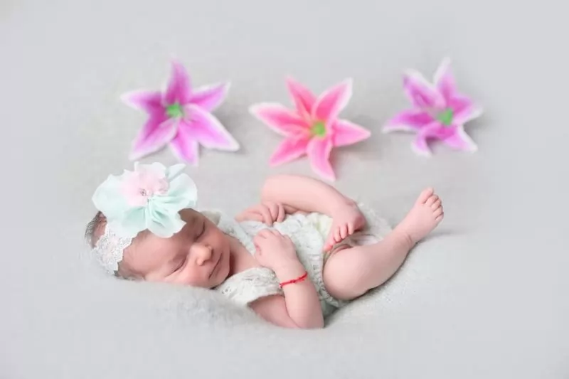 fotosesiya-za-novorodeno-bebe-sinya-pandelka-cvetya