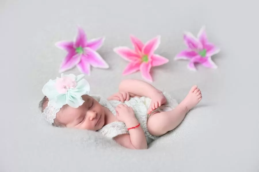 fotosesiya-za-novorodeno-bebe-sinya-pandelka-cvetya